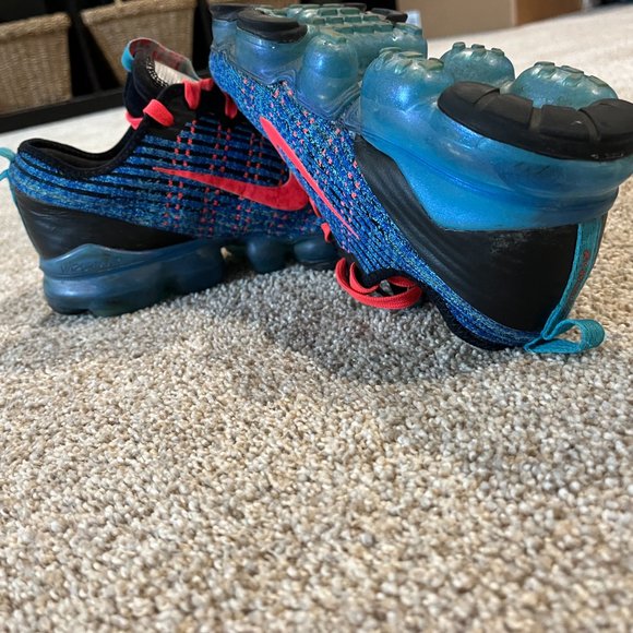 Nike youth vapormax Size 5 boys - Picture 3 of 4